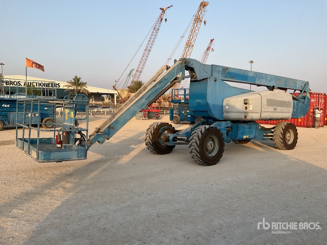 2008 Genie Z-135 4WD Diesel Articulating Boom Lift - Артикулираща платформа: снимка 2 2008 Genie Z-135 4WD Diesel Articulating Boom Lift - Артикулираща платформа: снимка 2