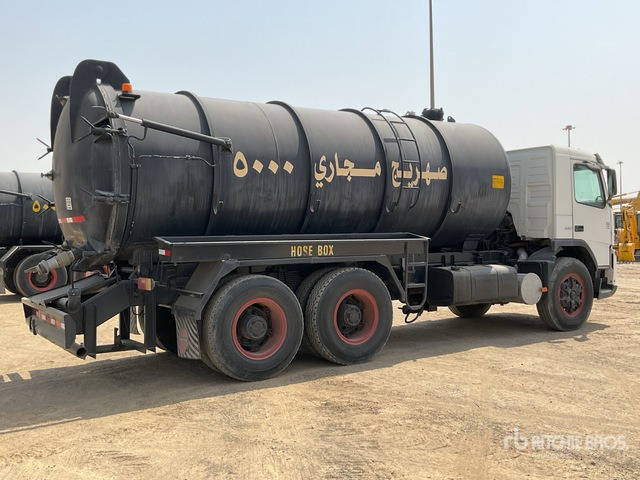 2008 Volvo FM400 6x4 20000 Liters Vacuum Tanker Truck - Каналопочистваща машина: снимка 4 2008 Volvo FM400 6x4 20000 Liters Vacuum Tanker Truck - Каналопочистваща машина: снимка 4