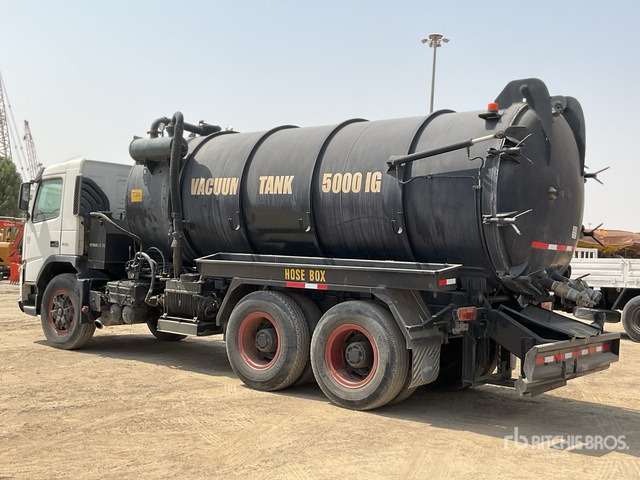 2008 Volvo FM400 6x4 20000 Liters Vacuum Tanker Truck - Каналопочистваща машина: снимка 3 2008 Volvo FM400 6x4 20000 Liters Vacuum Tanker Truck - Каналопочистваща машина: снимка 3