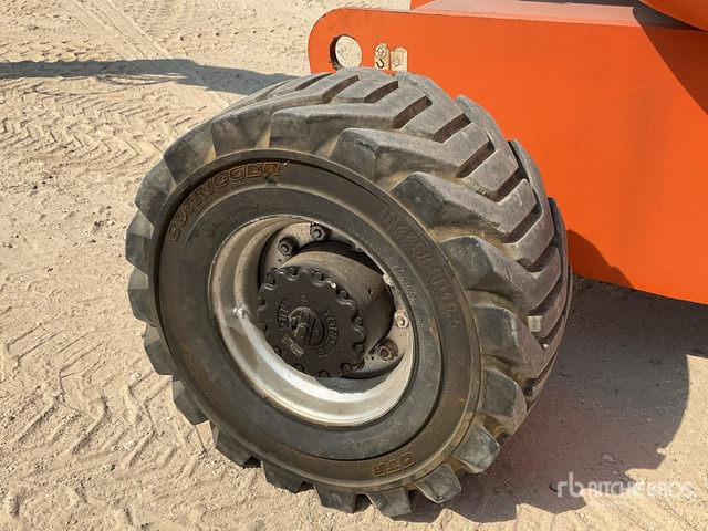 2010 JLG 800AJ 4WD Diesel Articulating Boom Lift - Артикулираща платформа: снимка 4 2010 JLG 800AJ 4WD Diesel Articulating Boom Lift - Артикулираща платформа: снимка 4