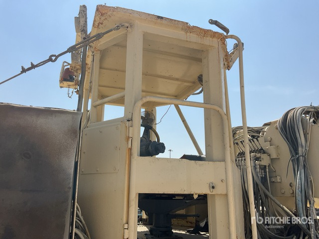 2011 Normet Charmec 9125 BT(E) Twin-Boom Emulsion Charging Machine :Misc. Mining Equipment - Минна машина: снимка 5 2011 Normet Charmec 9125 BT(E) Twin-Boom Emulsion Charging Machine :Misc. Mining Equipment - Минна машина: снимка 5