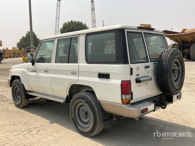 2011 Toyota Land Cruiser LX 76R 4x4 SUV - Джип: снимка 4 2011 Toyota Land Cruiser LX 76R 4x4 SUV - Джип: снимка 4