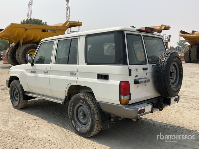 2011 Toyota Land Cruiser LX 76R 4x4 SUV - Джип: снимка 3 2011 Toyota Land Cruiser LX 76R 4x4 SUV - Джип: снимка 3