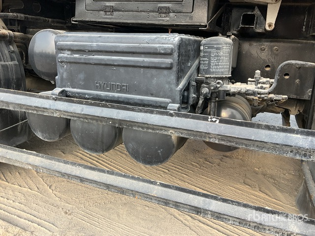 2014 Hyundai HD370 8x4 Twin-Steer Tri/A Dump Truck - Самосвал камион: снимка 4 2014 Hyundai HD370 8x4 Twin-Steer Tri/A Dump Truck - Самосвал камион: снимка 4