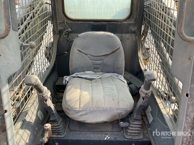 2014 New Holland L225 (Inoperable) Skid Steer Loader - Мини челен товарач: снимка 5 2014 New Holland L225 (Inoperable) Skid Steer Loader - Мини челен товарач: снимка 5