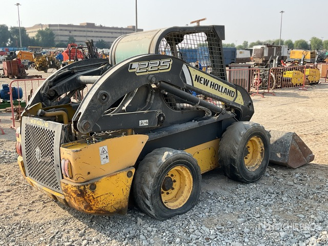 2014 New Holland L225 (Inoperable) Skid Steer Loader - Мини челен товарач: снимка 4 2014 New Holland L225 (Inoperable) Skid Steer Loader - Мини челен товарач: снимка 4
