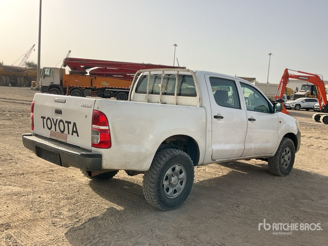2014 Toyota Hilux 4x4 Crew Cab Pickup - Пикап: снимка 3 2014 Toyota Hilux 4x4 Crew Cab Pickup - Пикап: снимка 3