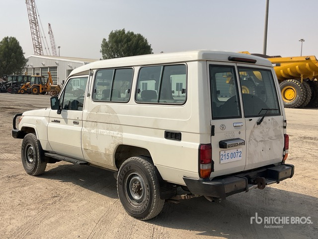 2014 Toyota Land Cruiser 78L 4x4 SUV - Джип: снимка 4 2014 Toyota Land Cruiser 78L 4x4 SUV - Джип: снимка 4