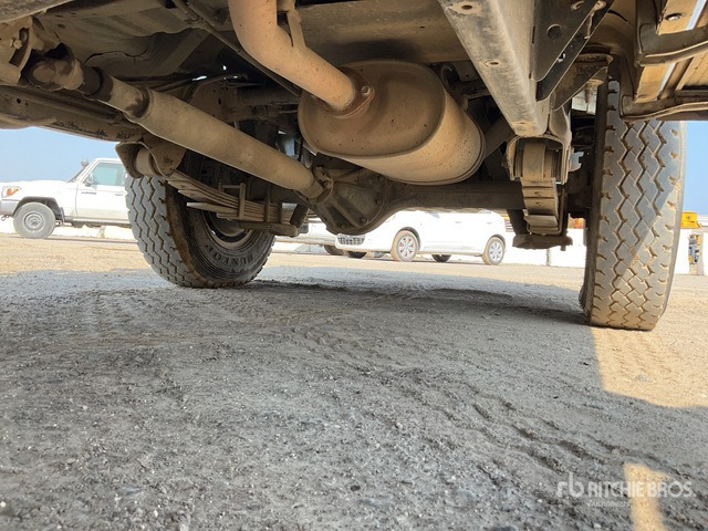 2016 Toyota Land Cruiser 76R 4x4 SUV - Джип: снимка 5 2016 Toyota Land Cruiser 76R 4x4 SUV - Джип: снимка 5