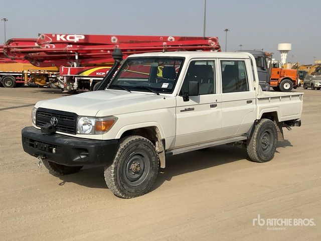 2016 Toyota Land Cruiser 79L 4x4 Crew Cab Pickup - Пикап: снимка 2 2016 Toyota Land Cruiser 79L 4x4 Crew Cab Pickup - Пикап: снимка 2