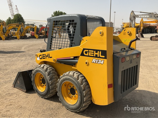 2017 Gehl R134 - Мини челен товарач: снимка 4 2017 Gehl R134 - Мини челен товарач: снимка 4