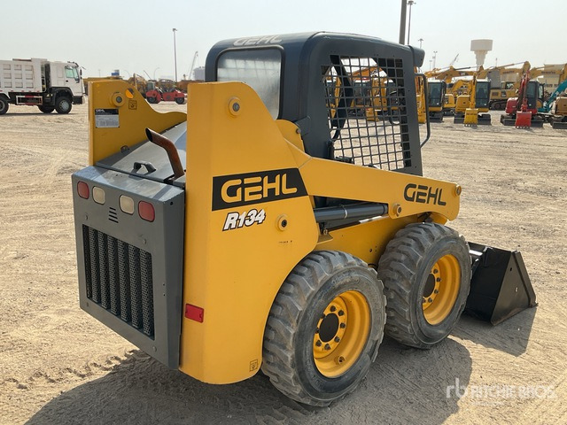 2017 Gehl R134 - Мини челен товарач: снимка 3 2017 Gehl R134 - Мини челен товарач: снимка 3