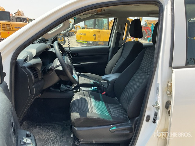 2018 Toyota Hilux 4x4 Crew Cab Pickup - Пикап: снимка 5 2018 Toyota Hilux 4x4 Crew Cab Pickup - Пикап: снимка 5