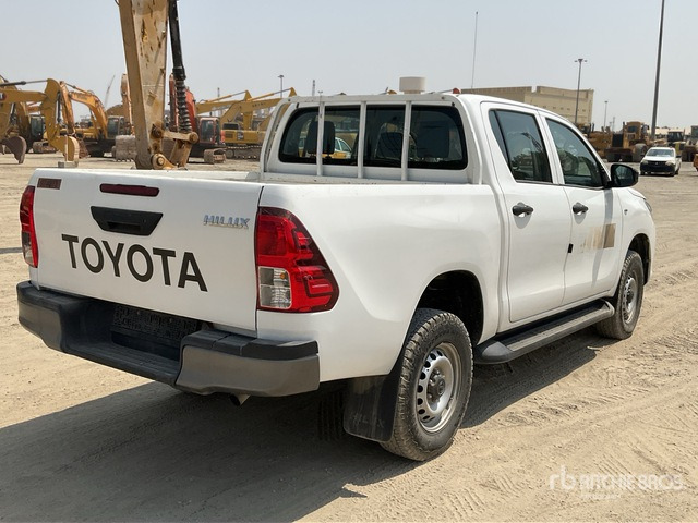 2018 Toyota Hilux 4x4 Crew Cab Pickup - Пикап: снимка 4 2018 Toyota Hilux 4x4 Crew Cab Pickup - Пикап: снимка 4