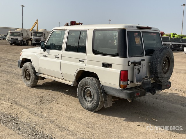 2018 Toyota Land Cruiser 76L 4x4 SUV - Джип: снимка 3 2018 Toyota Land Cruiser 76L 4x4 SUV - Джип: снимка 3