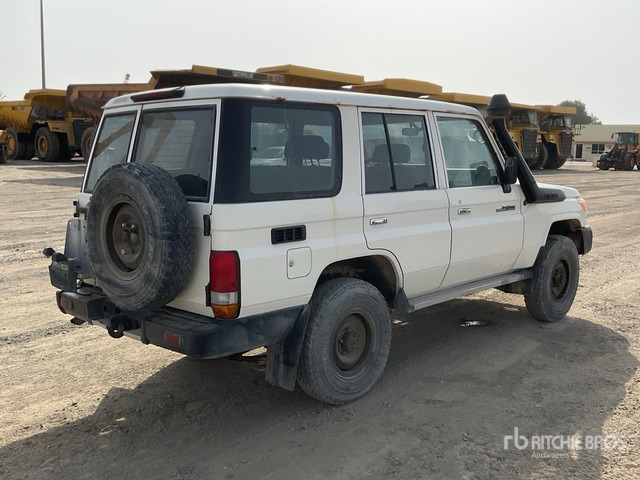 2018 Toyota Land Cruiser 76L 4x4 SUV - Джип: снимка 3 2018 Toyota Land Cruiser 76L 4x4 SUV - Джип: снимка 3