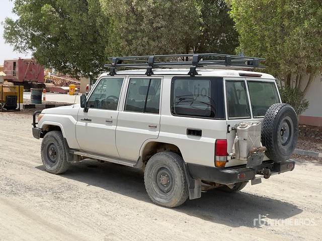 2018 Toyota Land Cruiser 76L 4x4 SUV - Джип: снимка 4 2018 Toyota Land Cruiser 76L 4x4 SUV - Джип: снимка 4