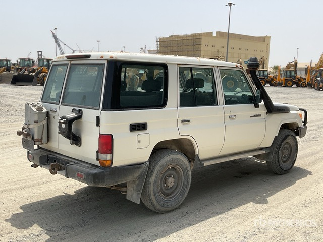 2019 Toyota Land Cruiser 76L 4x4 SUV - Джип: снимка 4 2019 Toyota Land Cruiser 76L 4x4 SUV - Джип: снимка 4