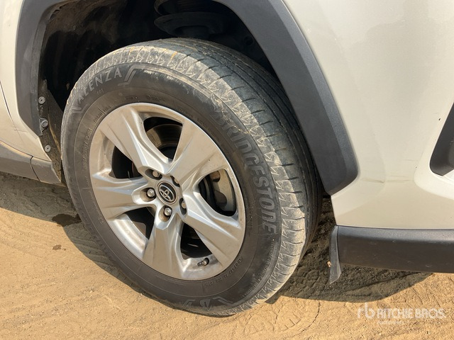 2019 Toyota RAV4 4WD SUV - Джип: снимка 5 2019 Toyota RAV4 4WD SUV - Джип: снимка 5