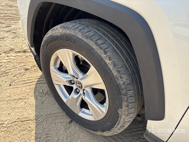 2019 Toyota RAV4 4WD SUV - Джип: снимка 4 2019 Toyota RAV4 4WD SUV - Джип: снимка 4