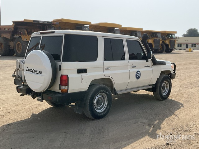 2021 Toyota Land Cruiser 76L 4x4 SUV - Джип: снимка 4 2021 Toyota Land Cruiser 76L 4x4 SUV - Джип: снимка 4