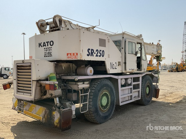 Kato KR25H-V Rough Terrain Crane - Кран за пресечени терени: снимка 3 Kato KR25H-V Rough Terrain Crane - Кран за пресечени терени: снимка 3