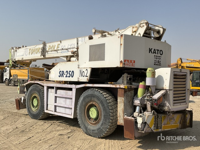Kato KR25H-V Rough Terrain Crane - Кран за пресечени терени: снимка 4 Kato KR25H-V Rough Terrain Crane - Кран за пресечени терени: снимка 4