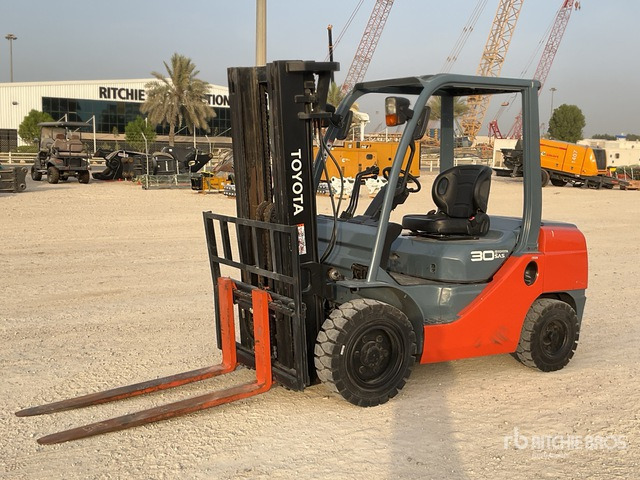 Toyota 72-8FDJ30 Forklift - Дизелов мотокар: снимка 2 Toyota 72-8FDJ30 Forklift - Дизелов мотокар: снимка 2