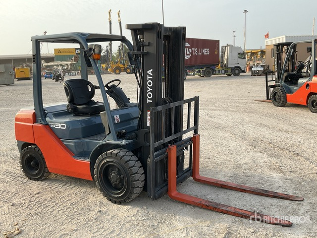 Toyota 72-8FDN30 Forklift - Дизелов мотокар: снимка 2 Toyota 72-8FDN30 Forklift - Дизелов мотокар: снимка 2