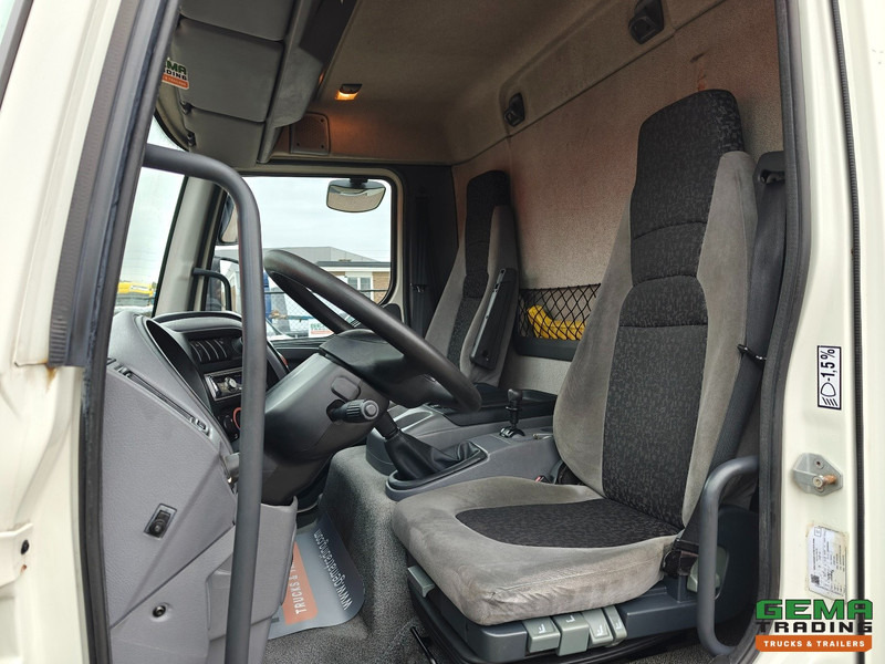 Камион с брезент DAF FA LF45.140 4x2 Dagcab Euro4 - 12T - Schuifzeilen/Geslotenbak 6.9m + Laadklep 1500kg - 66.000km Origineel! - Handgeschakeld: снимка 6