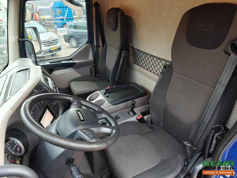 Автовоз камион DAF LF 180 FA 4x2 Dagcab Euro6C - Oprijwagen/Machine transporter 5.3m + Lier 5900kg - Trekhaak - 09/2026 APK - NieuweOPbouw!: снимка 6 Автовоз камион DAF LF 180 FA 4x2 Dagcab Euro6C - Oprijwagen/Machine transporter 5.3m + Lier 5900kg - Trekhaak - 09/2026 APK - NieuweOPbouw!: снимка 6