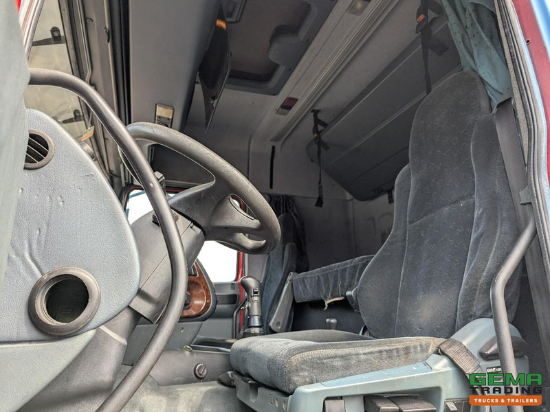 DAF XF95.430 4x2 Spacecab Euro2 - Retarder - Geslotenbak 7.7m - Handgeschakeld - Vangmuil - Камион фургон: снимка 5 DAF XF95.430 4x2 Spacecab Euro2 - Retarder - Geslotenbak 7.7m - Handgeschakeld - Vangmuil - Камион фургон: снимка 5