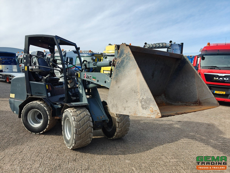 Giant V452T 3585 uren - Wiellader - Landbouw Kenteken - Vangmuil - Grondbak - Non-Marking Banden - Мини верижен товарач: снимка 2 Giant V452T 3585 uren - Wiellader - Landbouw Kenteken - Vangmuil - Grondbak - Non-Marking Banden - Мини верижен товарач: снимка 2