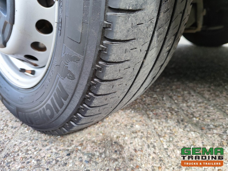 Товарен бус Iveco Daily 35S12 Euro6 Bestelbus L2 H2 - Handgeschakeld - Airco (A116): снимка 17