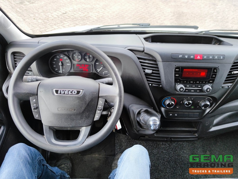 Interior photo 2: Товарен бус Iveco Daily 35S12 Euro6 Bestelbus L2 H2 - Handgeschakeld - Airco (A116)