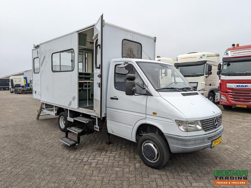 Mercedes-Benz 400-serie 410 D 4x2 Euro2 - Mobiel Kantoor - Standkachel - Hydr. Steunpoten - Eigen Accu's - 26.000KM Origineel - MARGE - Лекотоварен автомобил: снимка 3 Mercedes-Benz 400-serie 410 D 4x2 Euro2 - Mobiel Kantoor - Standkachel - Hydr. Steunpoten - Eigen Accu's - 26.000KM Origineel - MARGE - Лекотоварен автомобил: снимка 3