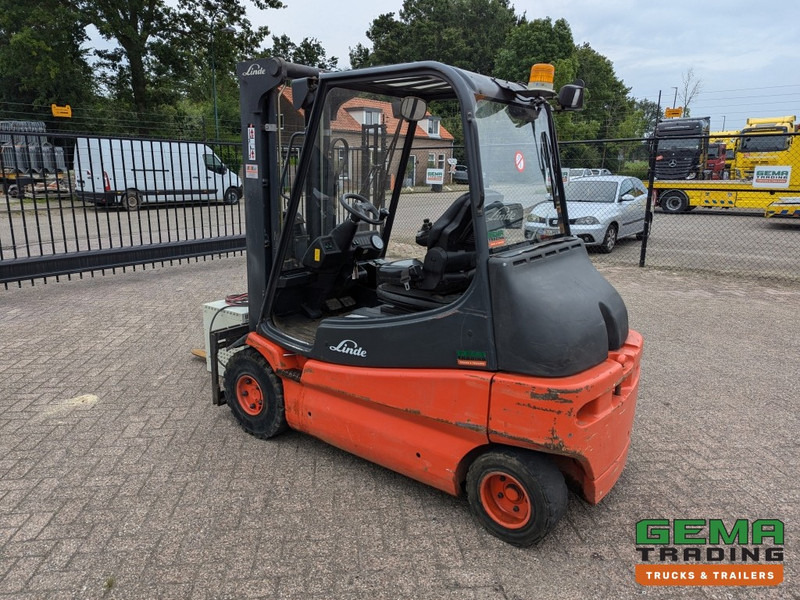 Linde E30 02 - 4058 uur - Duplex Mast - Volrubber Banden - Eurotron 80V-80A Oplader (M34) - Електрокар: снимка 4 Linde E30 02 - 4058 uur - Duplex Mast - Volrubber Banden - Eurotron 80V-80A Oplader (M34) - Електрокар: снимка 4