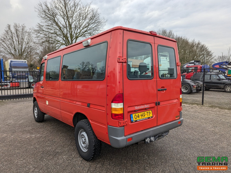 Mercedes-Benz 316 CDI 4x4 Euro3 - 59.000km - 9 Persoons - Lier - 3 Sperren! Hoge en Lage Gearing - Микробус, Пътнически бус: снимка 4 Mercedes-Benz 316 CDI 4x4 Euro3 - 59.000km - 9 Persoons - Lier - 3 Sperren! Hoge en Lage Gearing - Микробус, Пътнически бус: снимка 4