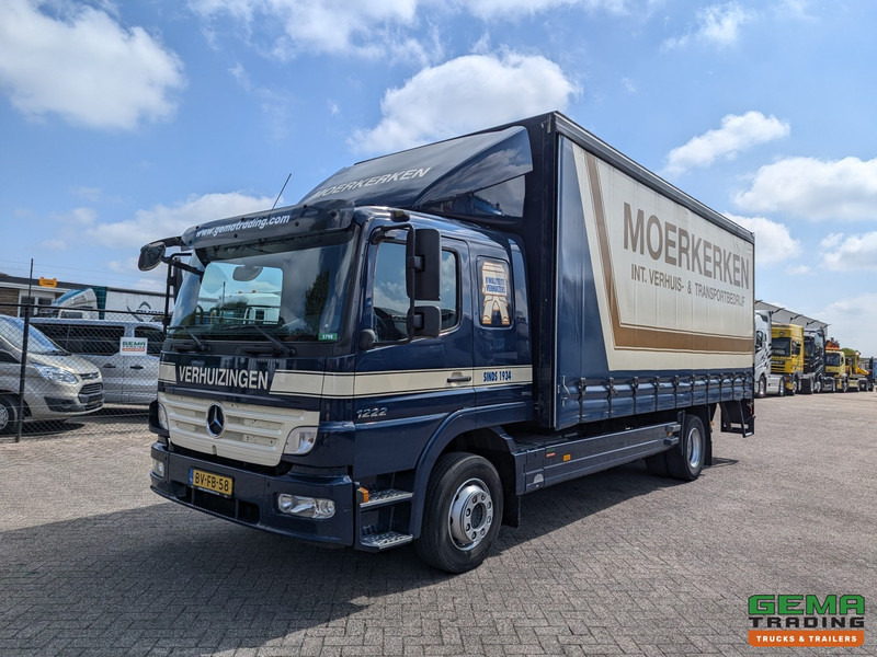 Mercedes-Benz ATEGO 1222 L 4x2 Slaapcab Euro5 - Standkachel - Schuifzeilen/Gesloten Bak 6.5m + laadklep 1500kg - Камион с брезент: снимка 1 Mercedes-Benz ATEGO 1222 L 4x2 Slaapcab Euro5 - Standkachel - Schuifzeilen/Gesloten Bak 6.5m + laadklep 1500kg - Камион с брезент: снимка 1
