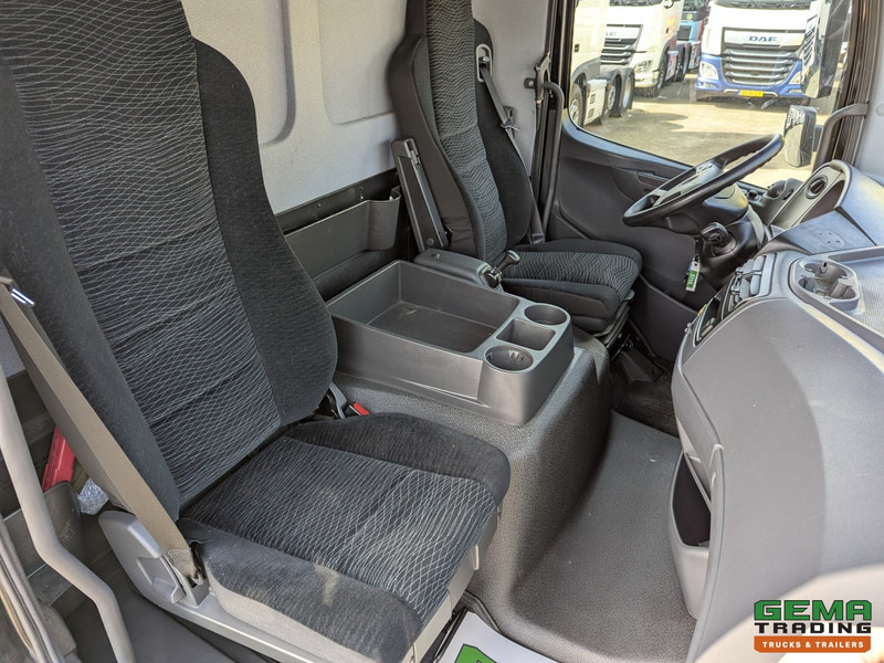 Камион фургон Mercedes-Benz Atego 1218 4x2 Dagcab Euro6C - 12T - Geslotenbak 7.30m - Blad Geveerd - Achterdeuren: снимка 16