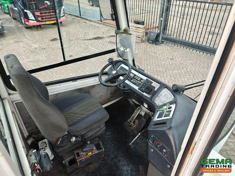 Терминален влекач Terberg YT222 Gereviseerde Allison Versnellingsbak - Schotel 27T - Vangmuil - Cummins - Landbouw Kenteken 40km/h: снимка 7 Терминален влекач Terberg YT222 Gereviseerde Allison Versnellingsbak - Schotel 27T - Vangmuil - Cummins - Landbouw Kenteken 40km/h: снимка 7