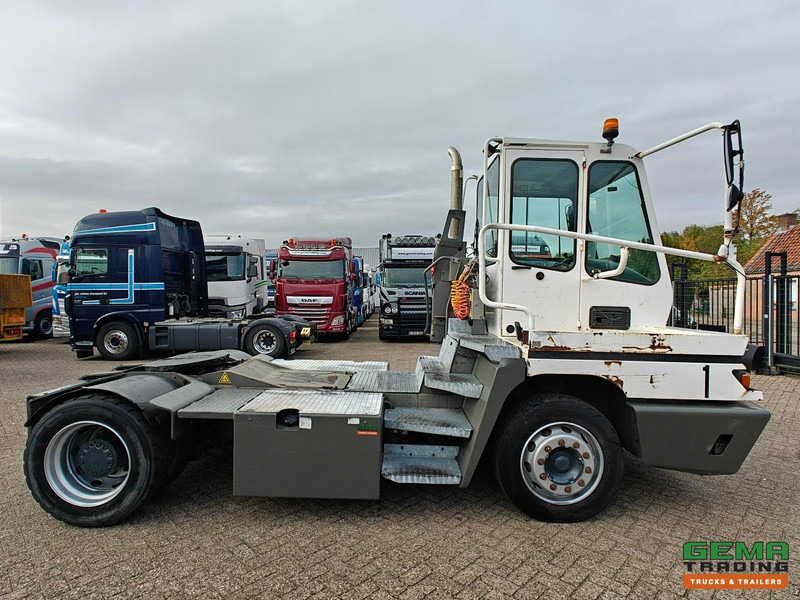 Терминален влекач Terberg YT222 Gereviseerde Allison Versnellingsbak - Schotel 27T - Vangmuil - Cummins - Landbouw Kenteken 40km/h: снимка 11 Терминален влекач Terberg YT222 Gereviseerde Allison Versnellingsbak - Schotel 27T - Vangmuil - Cummins - Landbouw Kenteken 40km/h: снимка 11