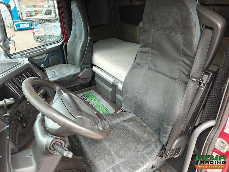 Влекач Volvo FH460 4x2 Globetrotter XL Euro5 - Handgeschakeld - Dubbele tanks: снимка 13 Влекач Volvo FH460 4x2 Globetrotter XL Euro5 - Handgeschakeld - Dubbele tanks: снимка 13