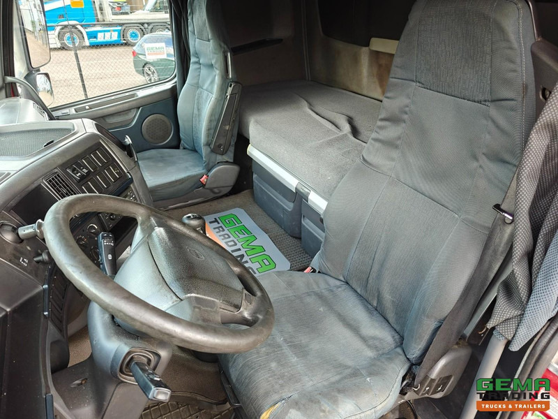 Влекач Volvo FH460 4x2 Globetrotter XL Euro5 - Handgeschakeld - Dubbele tanks: снимка 13