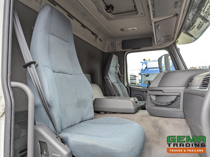 За превоз на животни камион Volvo FM330 4x2 Daycab Euro5 KuikenBak 8.2m + Webasto Heater + Dhollandia 2000KG: снимка 8