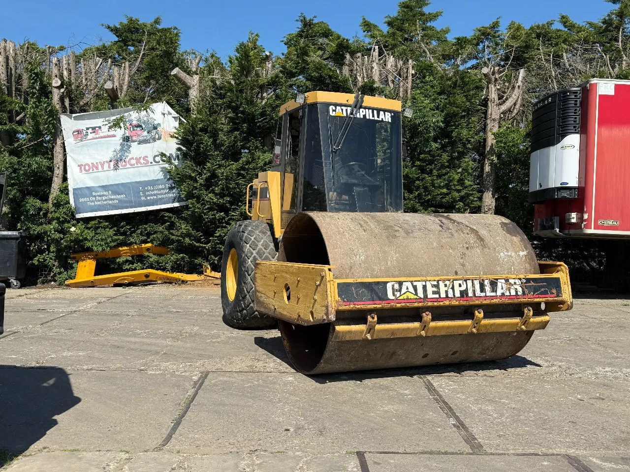 CAT CS 563 Roller with vibration - Компактор: снимка 1 CAT CS 563 Roller with vibration - Компактор: снимка 1