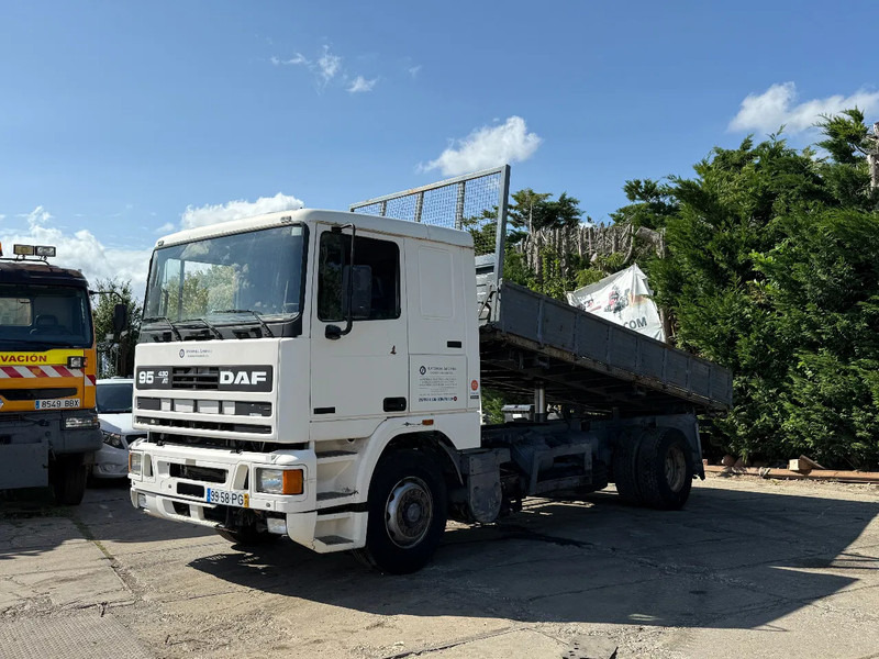 DAF 95.430 ATI 4X2 Tipper SPRING/AIR ZF MAN GEARBOX - Самосвал камион: снимка 2 DAF 95.430 ATI 4X2 Tipper SPRING/AIR ZF MAN GEARBOX - Самосвал камион: снимка 2