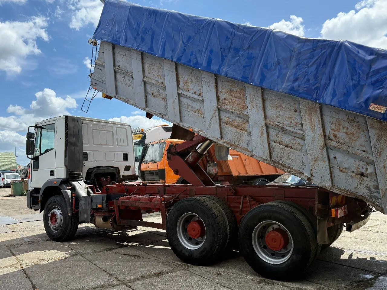 Iveco Eurotrakker 380 E34 6X4 Tipper Spring/Spring Eur - Самосвал камион: снимка 3 Iveco Eurotrakker 380 E34 6X4 Tipper Spring/Spring Eur - Самосвал камион: снимка 3