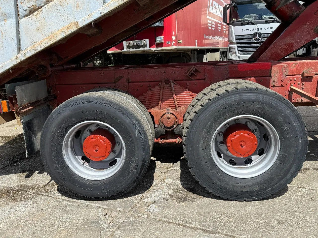 Iveco Eurotrakker 380 E34 6X4 Tipper Spring/Spring Eur - Самосвал камион: снимка 5 Iveco Eurotrakker 380 E34 6X4 Tipper Spring/Spring Eur - Самосвал камион: снимка 5