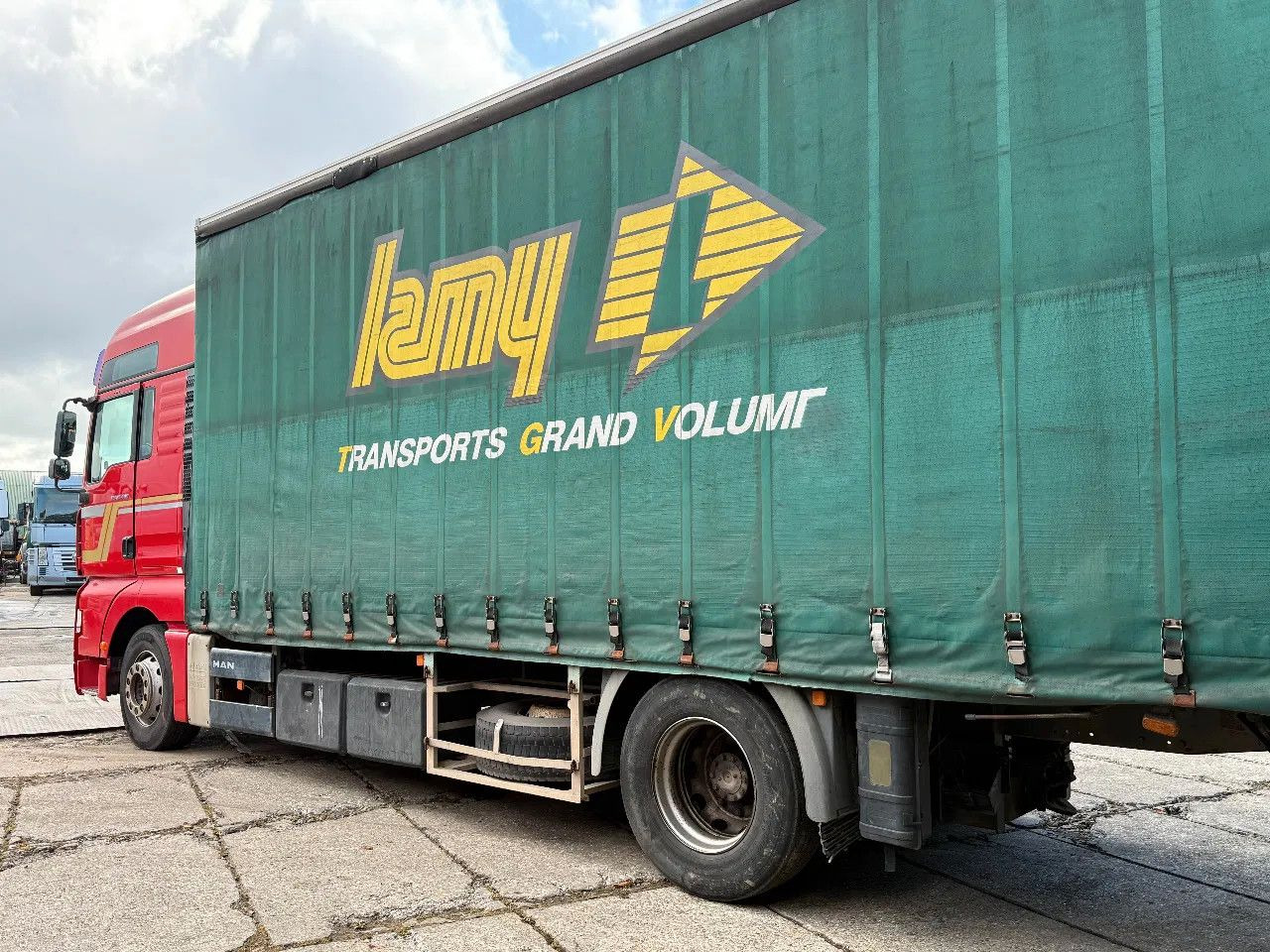 MAN TGA 18.440 4X2 BOX Spring/Air EURO3 Retarder ZF - Камион фургон: снимка 3 MAN TGA 18.440 4X2 BOX Spring/Air EURO3 Retarder ZF - Камион фургон: снимка 3